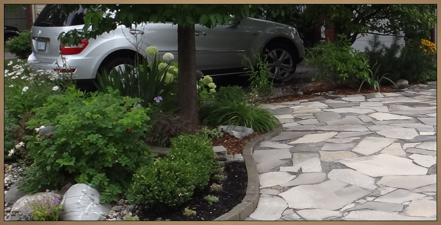 Custom Garden with Flagstone Photo